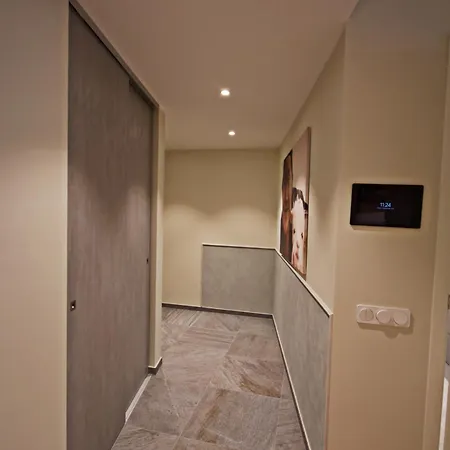 Fabulous Location Deluxe Apartament