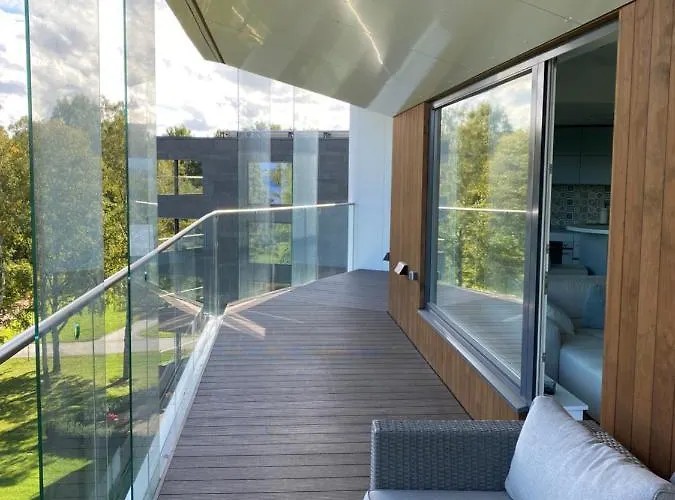 Fabulous Location Deluxe Apartment *