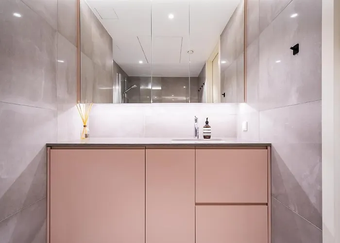 Fabulous Location Deluxe Apartment *