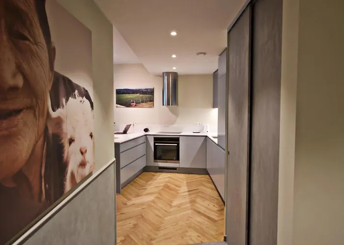 Fabulous Location Deluxe Apartment