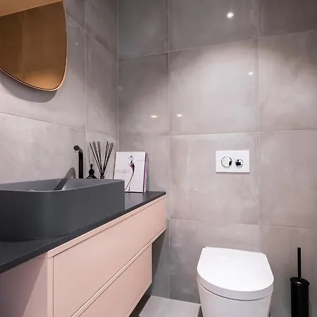 Fabulous Location Deluxe